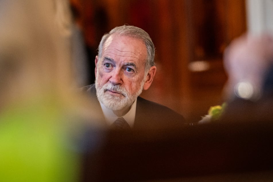 Arabische und muslimische Staaten haben empört auf Aussagen des US-Botschafters in Israel, Mike Huckabee (70), reagiert.