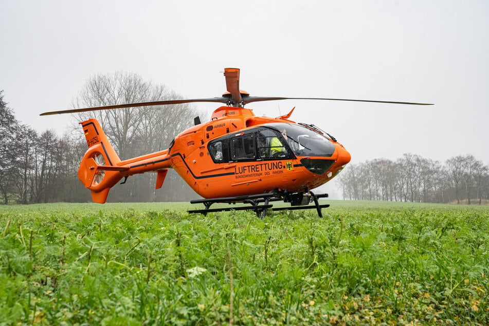 Auch ein Rettungshubschrauber rückte am Unfallort an.