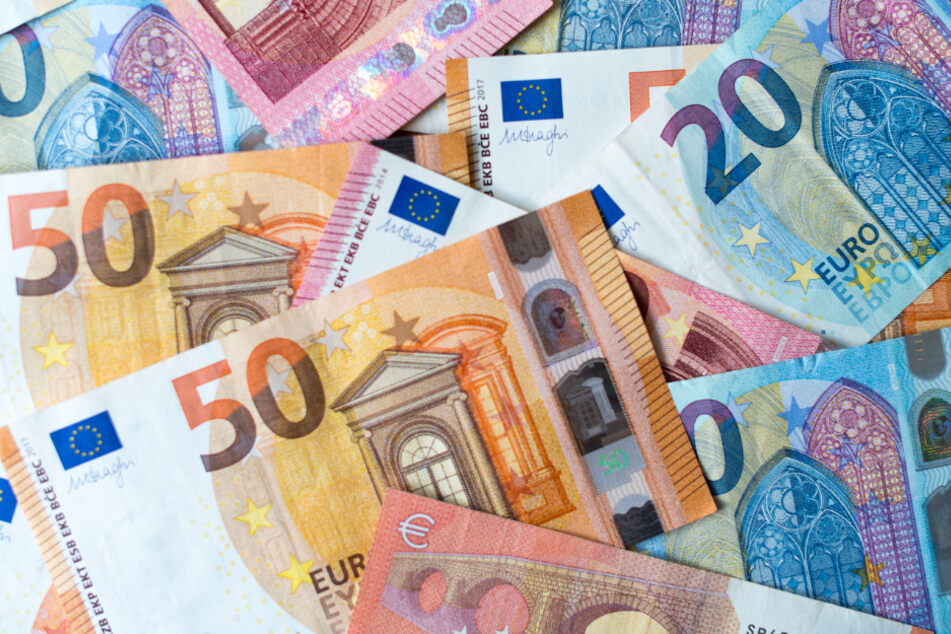 Die Geldspritze kann pro Firma mehrere Hunderttausend Euro betragen. (Symbolbild)