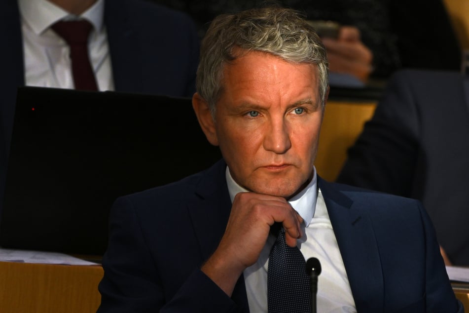 Thüringens AfD-Fraktionschef Björn Höcke (53, Foto) legt Ministerpräsident Mario Voigt (48, CDU) den Rücktritt nahe.