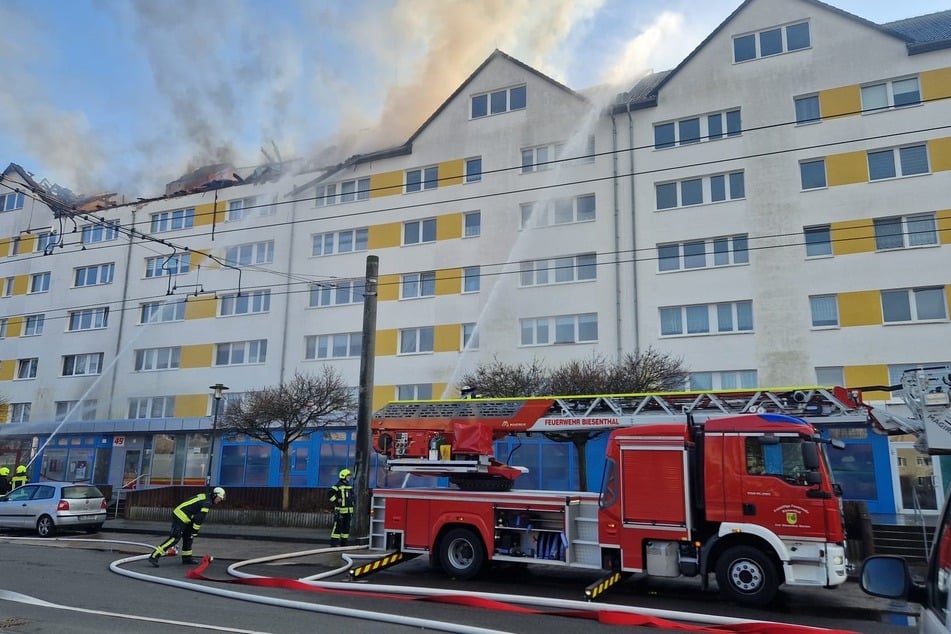 Die Feuerwehr war mit einem Großaufgebot im Einsatz.