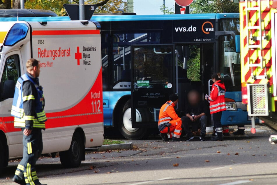 Fußgängerin (†68) überquert Zebrastreifen und wird von Bus erfasst