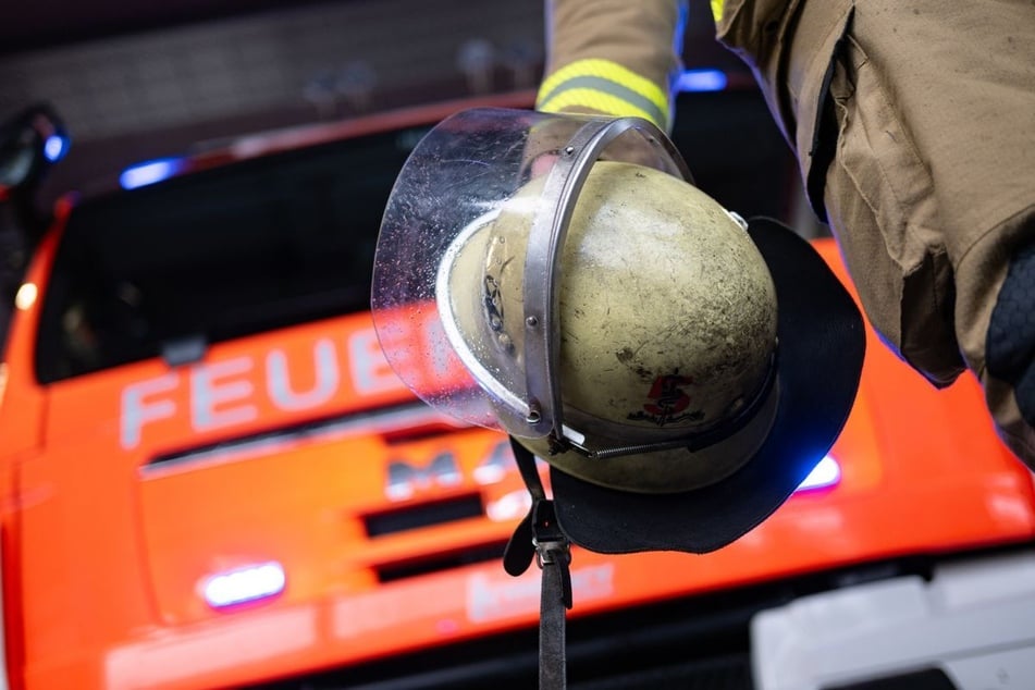 Die örtliche Feuerwehr war mit zahlreichen Kräften im Einsatz. (Symbolfoto)