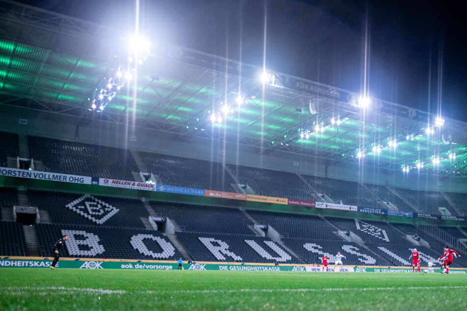 Geisterspiel-Atmosphäre im Borussia Park. Zwei Angestellte von Borussia Mönchengladbach sollen sich mit dem Coronavirus infiziert haben. (Symbolbild).
