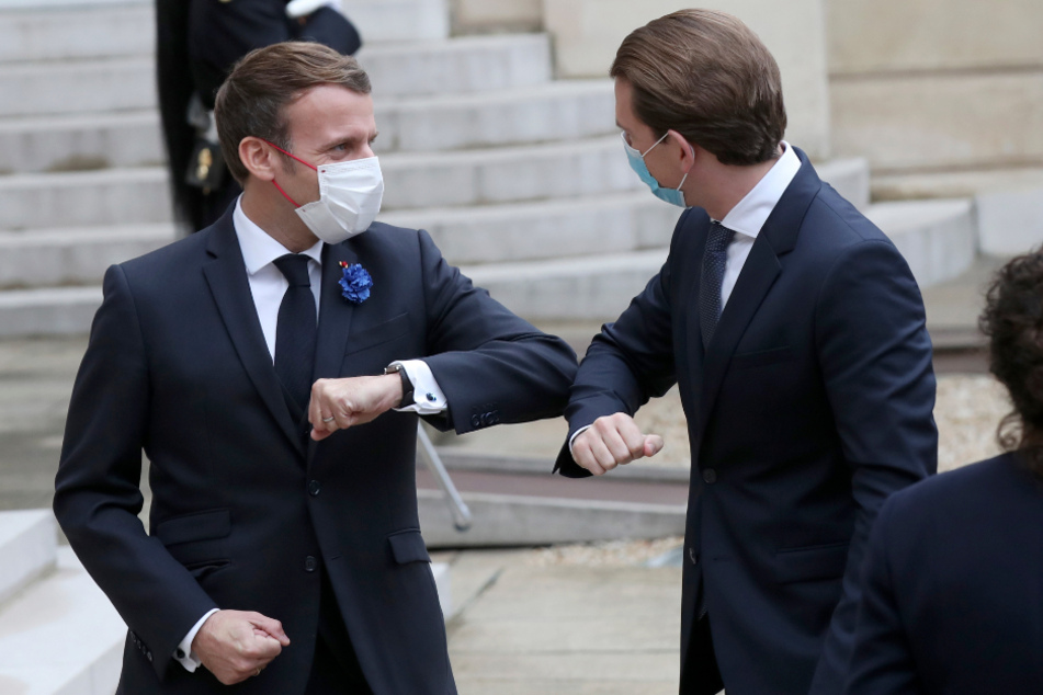 Emmanuel Macron (l.) empfängt Sebastian Kurz vor einem Treffen zum Kampf gegen islamistischen Terror im Élysée-Palast.