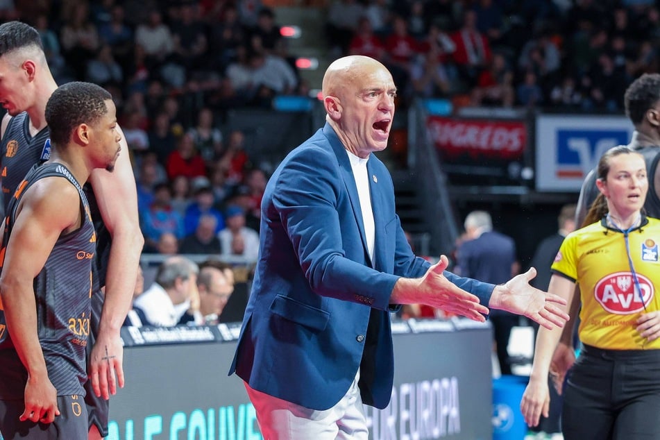 Niners-Trainer Rodrigo Pastore (53).