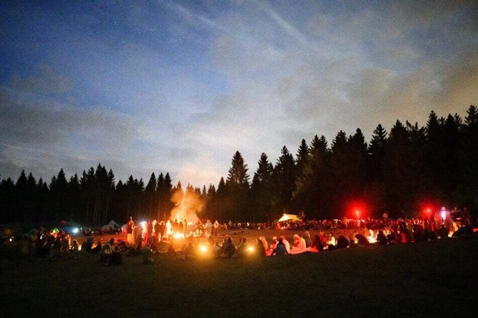 Viele Menschen, viel Kot: Sowohl dem Aufräumteam der Rainbow Family als auch den Behörden stehen äußerst stinkige Aufgaben bevor.