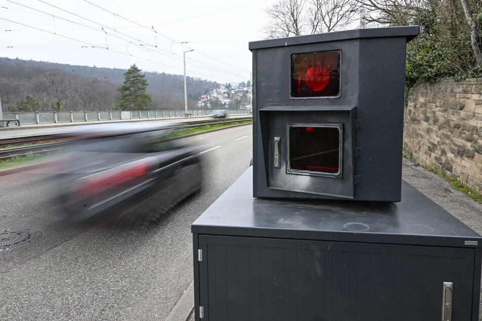 Der Feuerwehrmann wurde während eines Einsatzes geblitzt. (Symbolfoto)