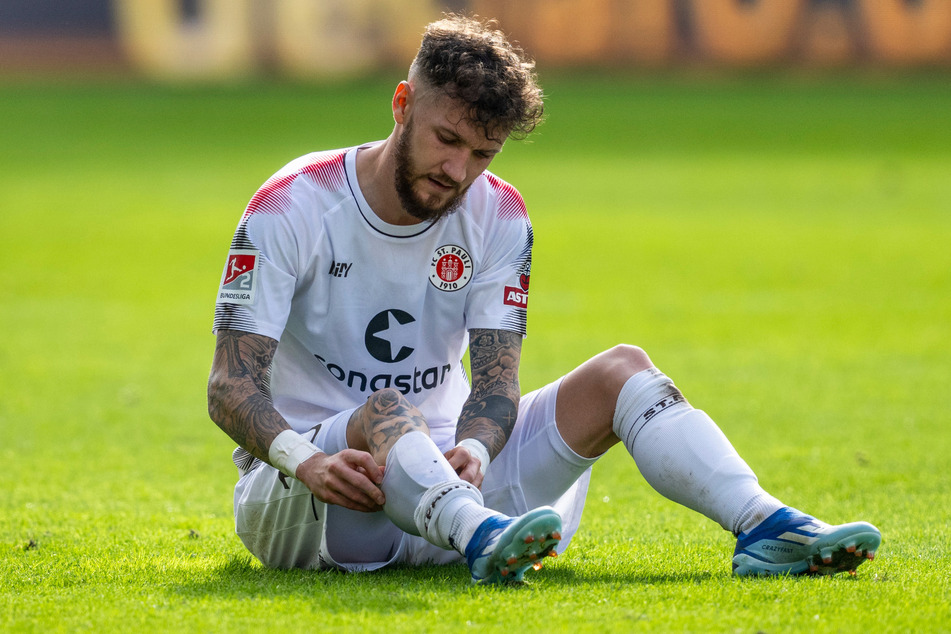 Marcel Hartel (27) war mit der ersten Halbzeit des FC St. Pauli nicht zufrieden.
