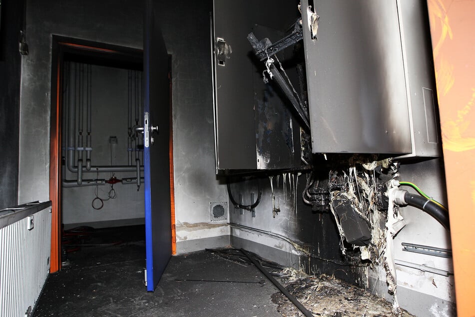Der Stromkasten scheint den Brand ersten Erkenntnissen nach ausgelöst zu haben.