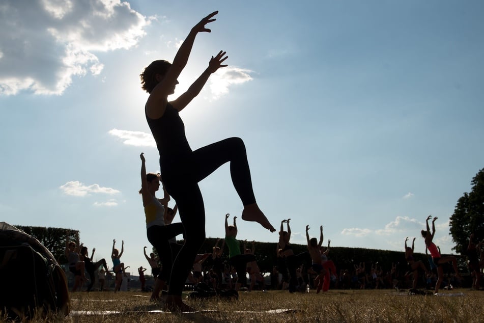 Ab dem 1. Juni können sich alle Kölnerinnen und Kölner über kostenlose Sportkurse unter freiem Himmel freuen. (Symbolfoto)