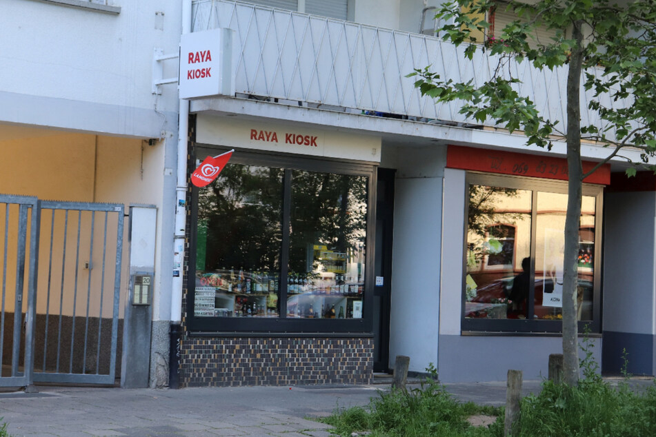 In diesem Offenbacher Kiosk wurde am Dienstagnachmittag im Zuge eines Raubüberfalls eine 50-jährige Kassiererin von einem Schuss verletzt.