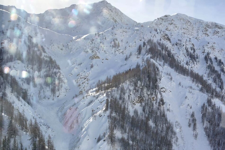 Tote in den Alpen: Mehrere Skifahrer von Lawine verschüttet