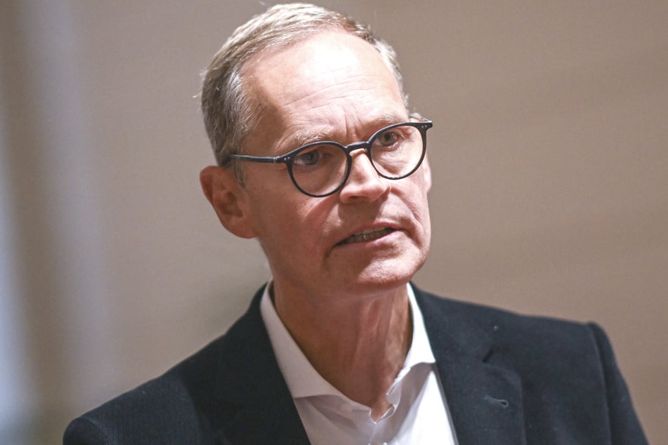Ex-Bürgermeister Michael Müller (61) hat sich gegen Gespräche mit den Linken ausgesprochen.