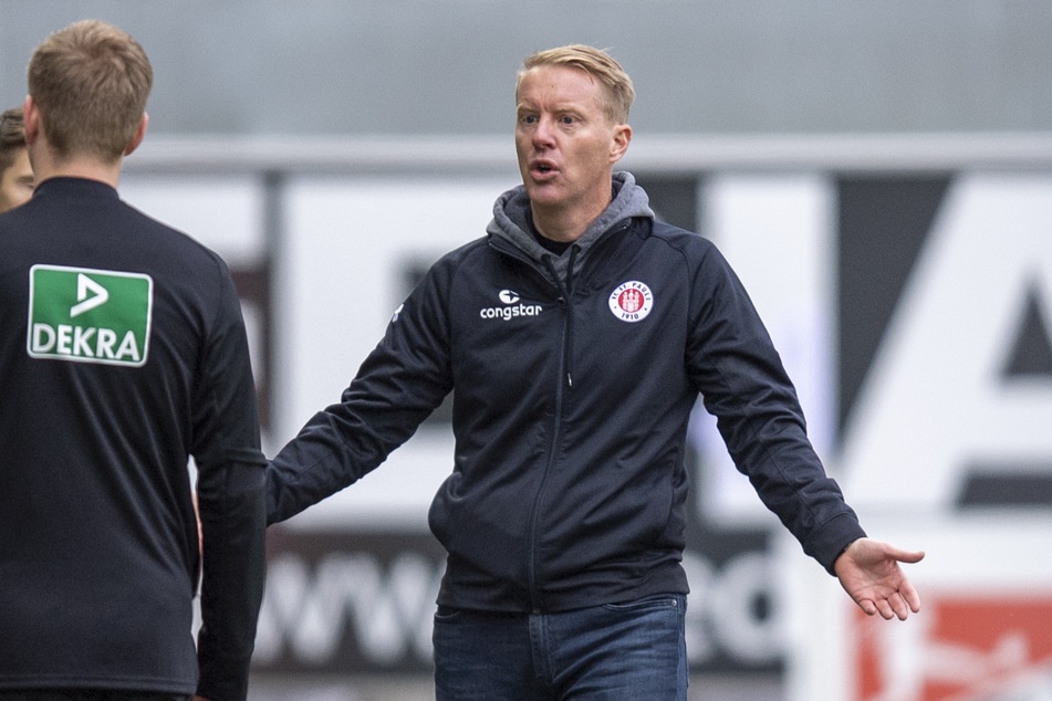 Timo Schultz, Trainer des FC St. Pauli, war nach dem Spiel gegen den SC Paderborn mächtig sauer auf seine Mannschaft.