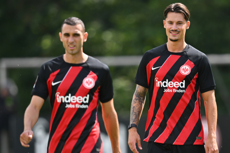 Eintracht Frankfurts Neuzugänge unter sich: Robin Koch (26, r.) und Ellyes Skhiri (28) verstärken die SGE zur neuen Saison.