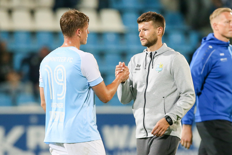 Lukas Aigner (l.) mit Trainer Daniel Berlinski.