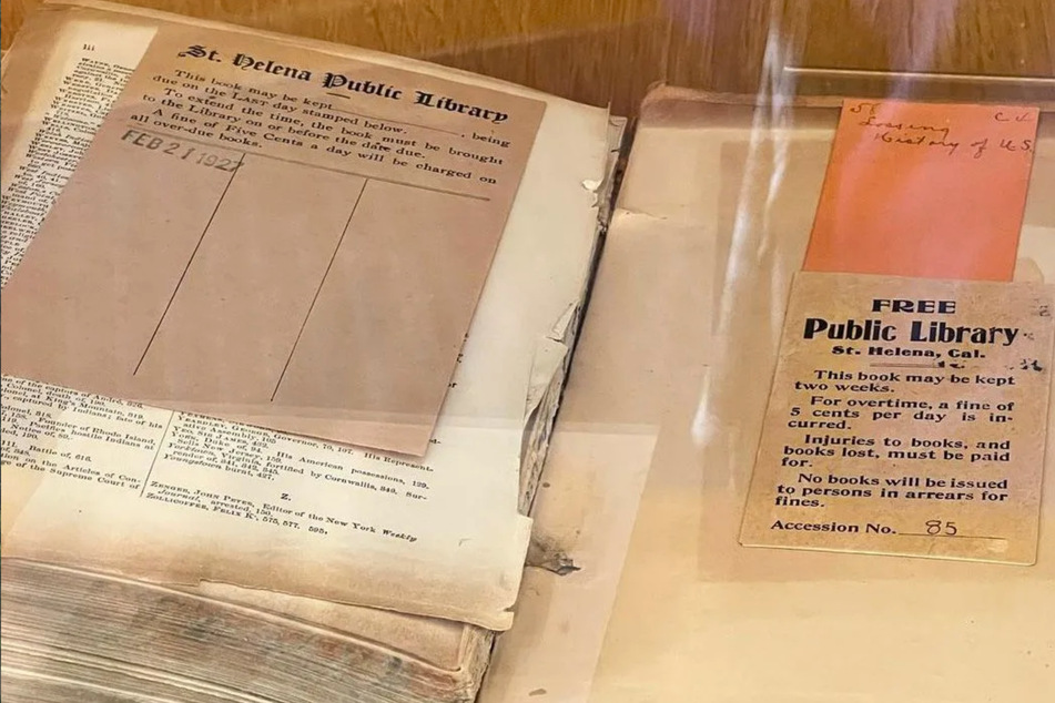 Dieses Buch der St. Helena Public Library in Kalifornien war fast 100 Jahre ausgeliehen worden.
