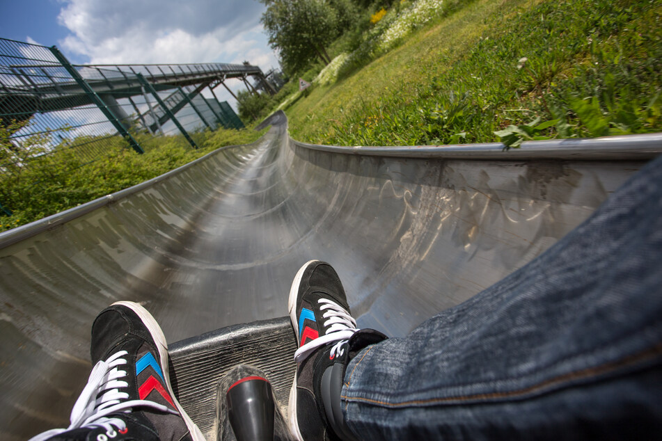 Die Sommerrodelbahn in Seiffen ist geöffnet.