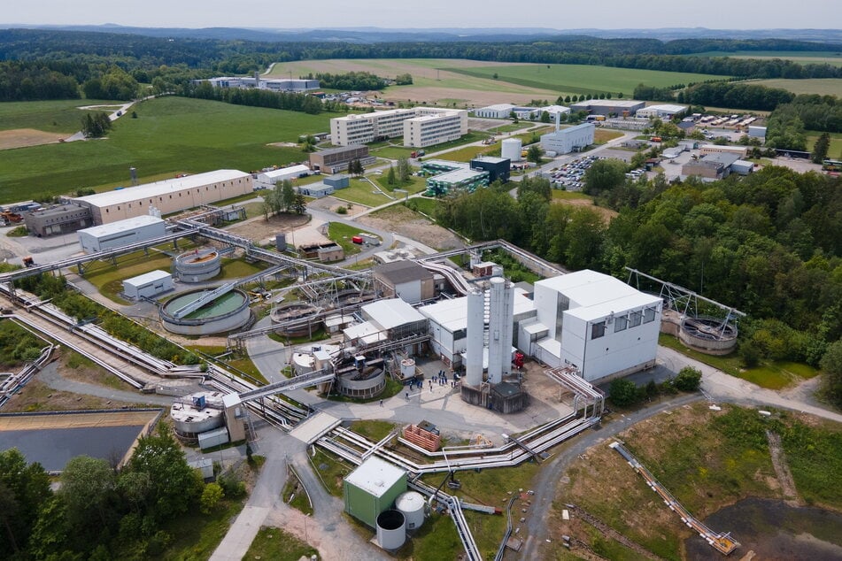 Die alte Uranförderanlage (vorn im Bild) wird bald zurückgebaut.