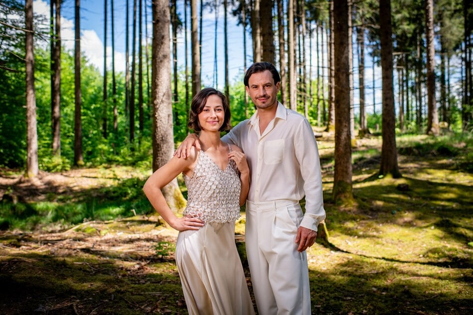Pippa Fee Rupperti (28) als Emilia und Jaime Ferkic (37) als Massimo spielen das Traumpaar der 23. Staffel von "Sturm der Liebe".
