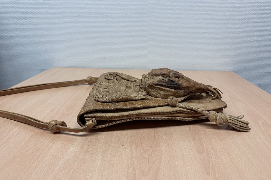 Der 65-Jährige hatte auf seiner Reise eine Tasche aus Krokodilleder gekauft.