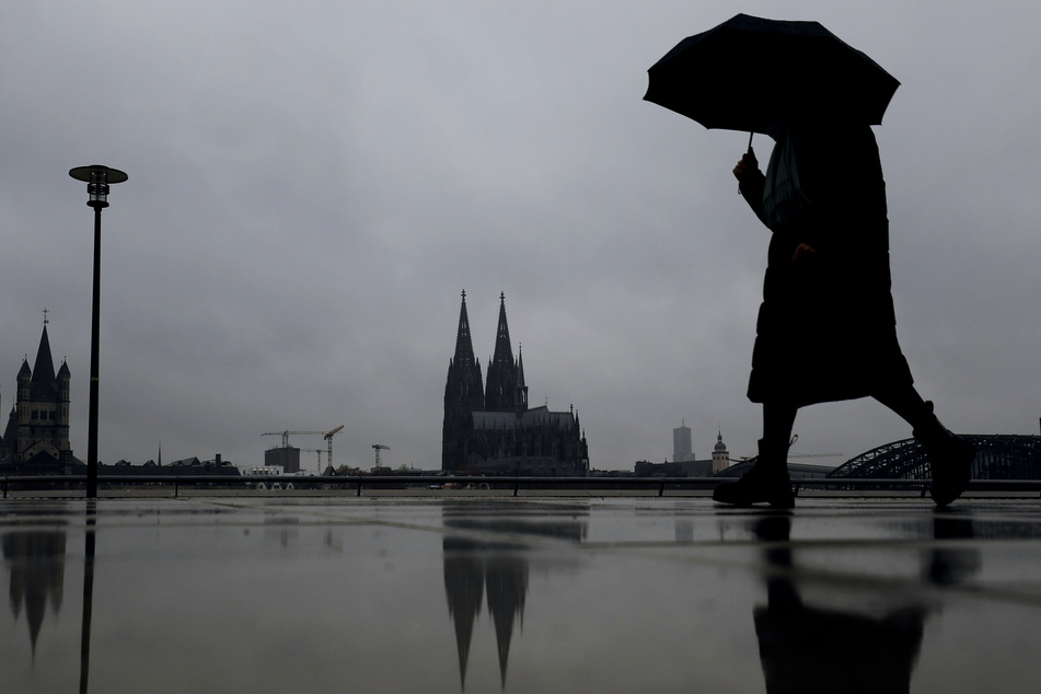 Am Mittwoch bringt Meeresluft wechselhaftes und windiges Wetter nach NRW. Mit bis zu 13 Grad wird es im Rheinland mild.