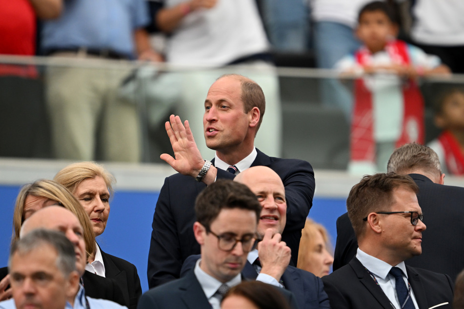 Der britische Thronfolger Prinz William (42) ist Präsident des englischen Fußballverbands und begeisterter Fan. Doch die Leistung der Three Lions bleibt hinter den Erwartungen zurück. Ob royale Aufmunterung hilft?