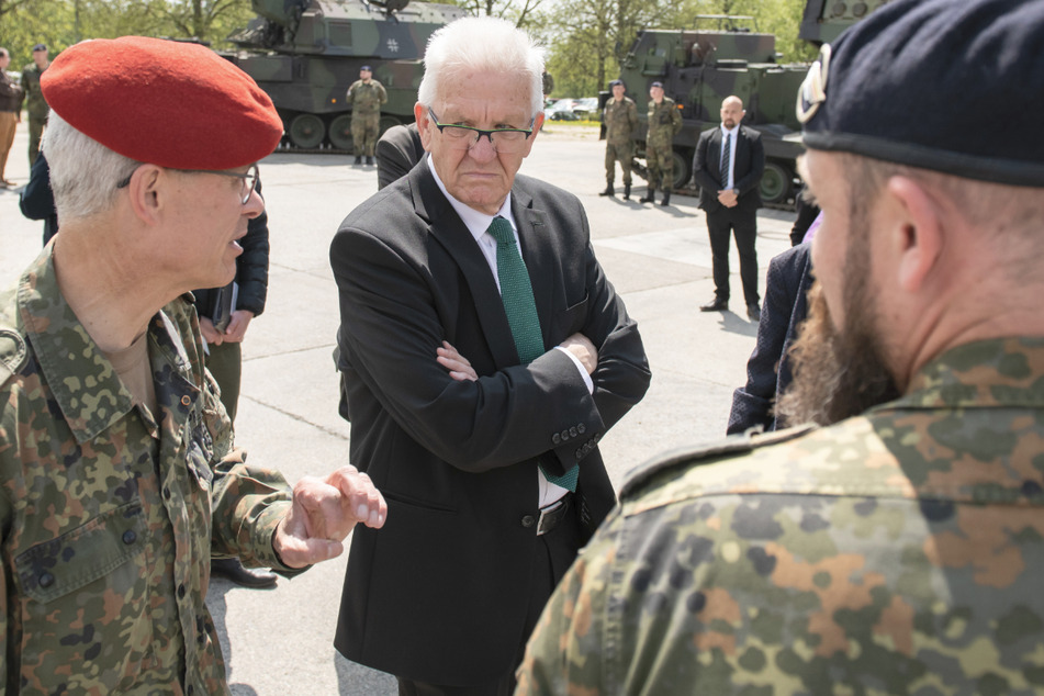Das hält Ministerpräsident Kretschmann von Waffenlieferungen an die Ukraine
