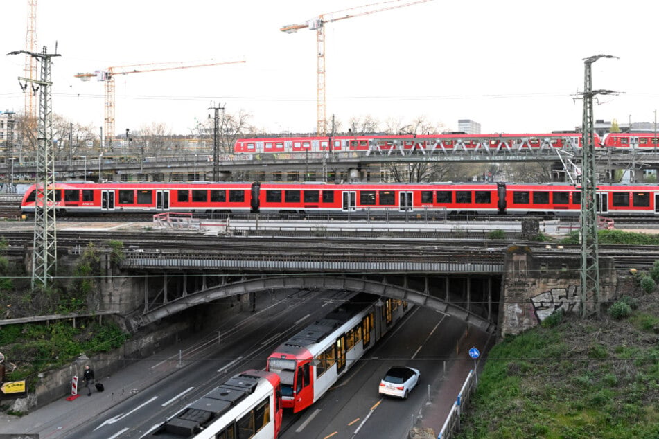 Der Schienen-Nahverkehr in Nordrhein-Westfalen ist in der kommenden Woche Thema im Rahmen der Verkehrsministerkonferenz in Bayern.