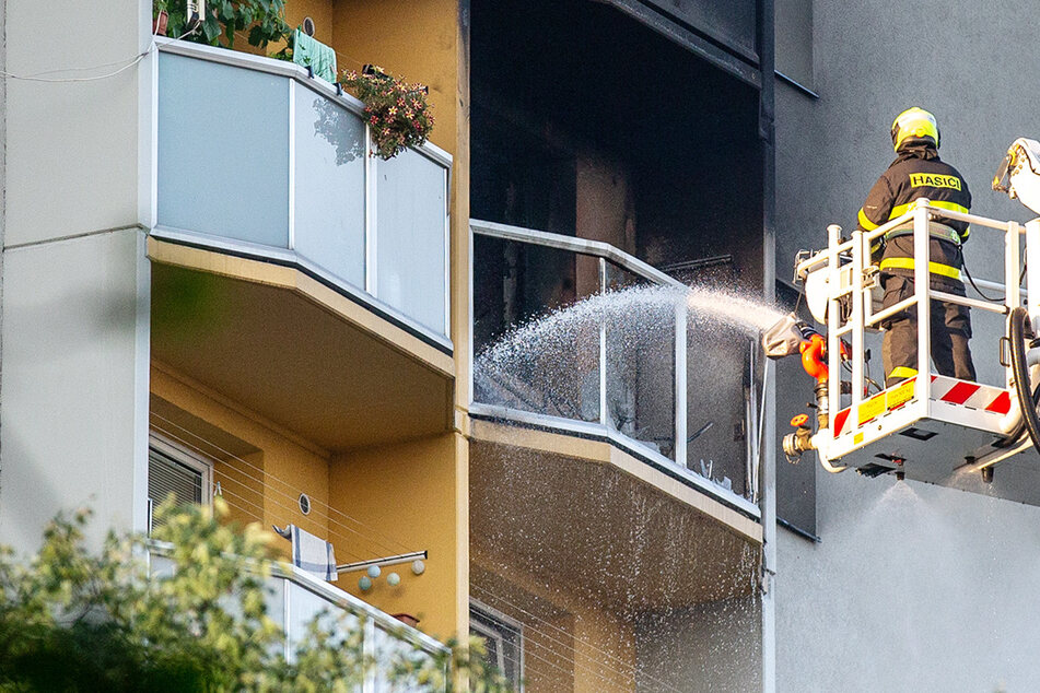 Menschen sprangen verzweifelt aus dem Fenster: Mindestens elf Tote bei Hochhausbrand