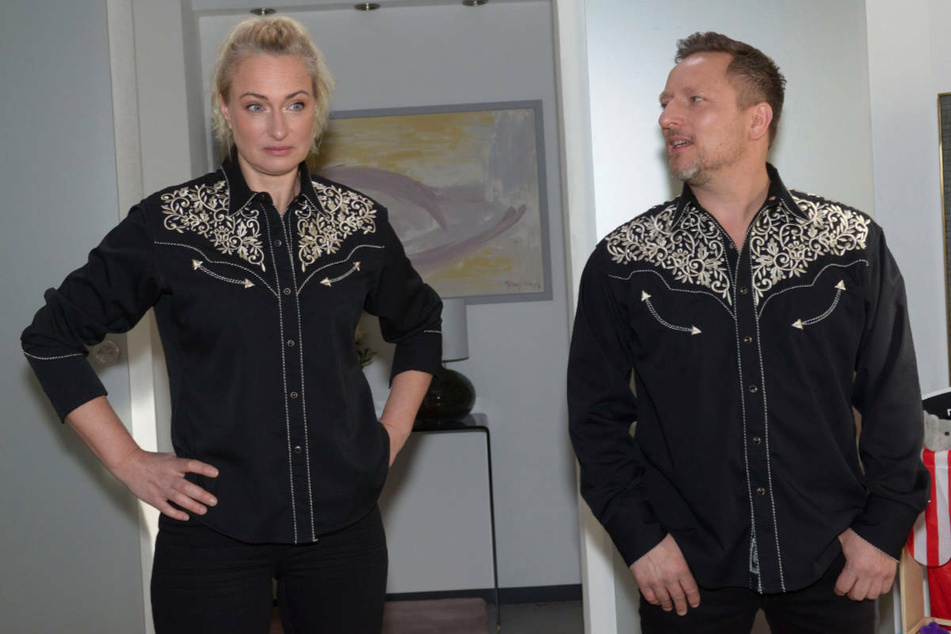 Maren und Michi trainieren für den Line-Dance-Wettbewerb.