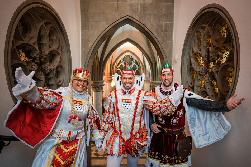 Das Kölner Dreigestirn v.l.n.r: Jungfrau Gerdemie (Björn Braun), Prinz Sven I. (Sven Oleff) und Bauer Gereon (Gereon Glasemacher).