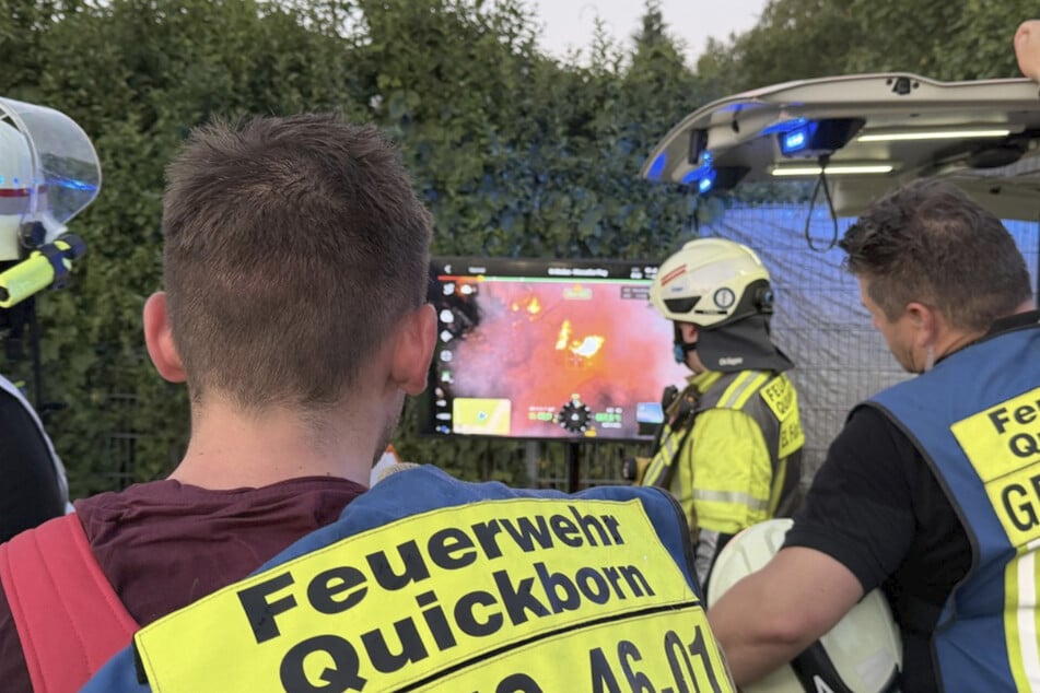 Über 100 Kräfte kämpften gegen die Flammen.