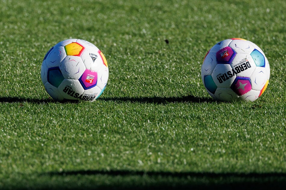 Als er weinend das Fußballfeld verließ: Schiedsrichter (12) soll mit dem Tode bedroht worden sein