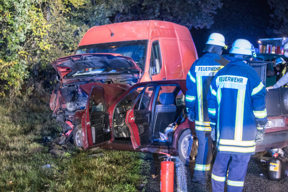 Vier Menschen wurden bei dem Unfall verletzt.