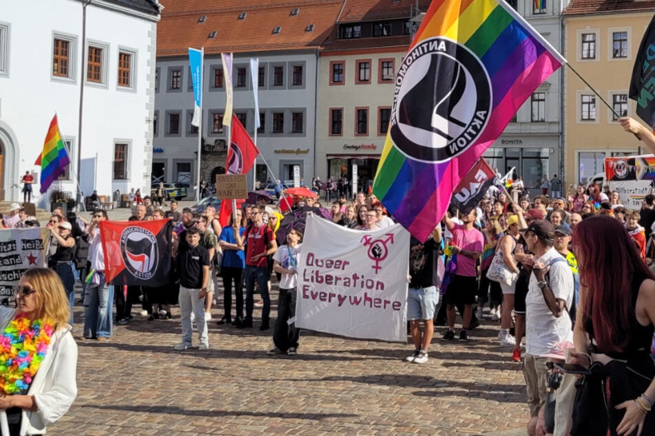 CSD in Freiberg: Hunderte Teilnehmer, nur wenig Gegenprotest