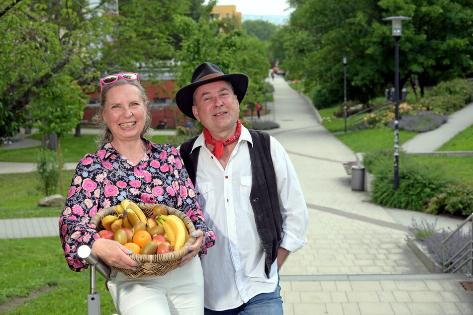 Astrid Hoffmann (62) von der EWG und Jürgen Czytrich (64) vom Omse-Verein halten die Fäden fürs Westhangfest in der Hand.