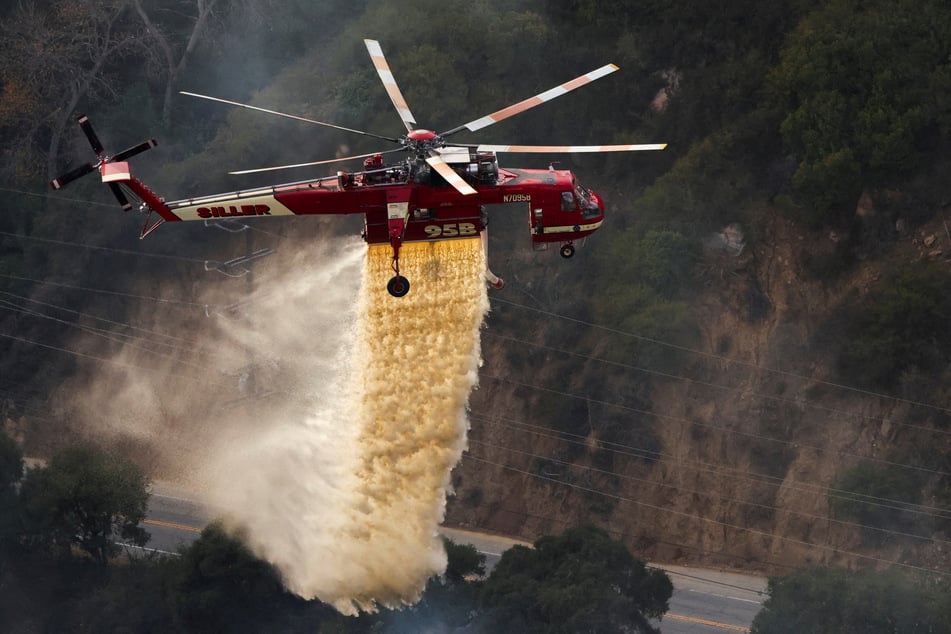 Firefighters have successfully contained 30% of the Franklin fire raging across Malibu since the start of the week.