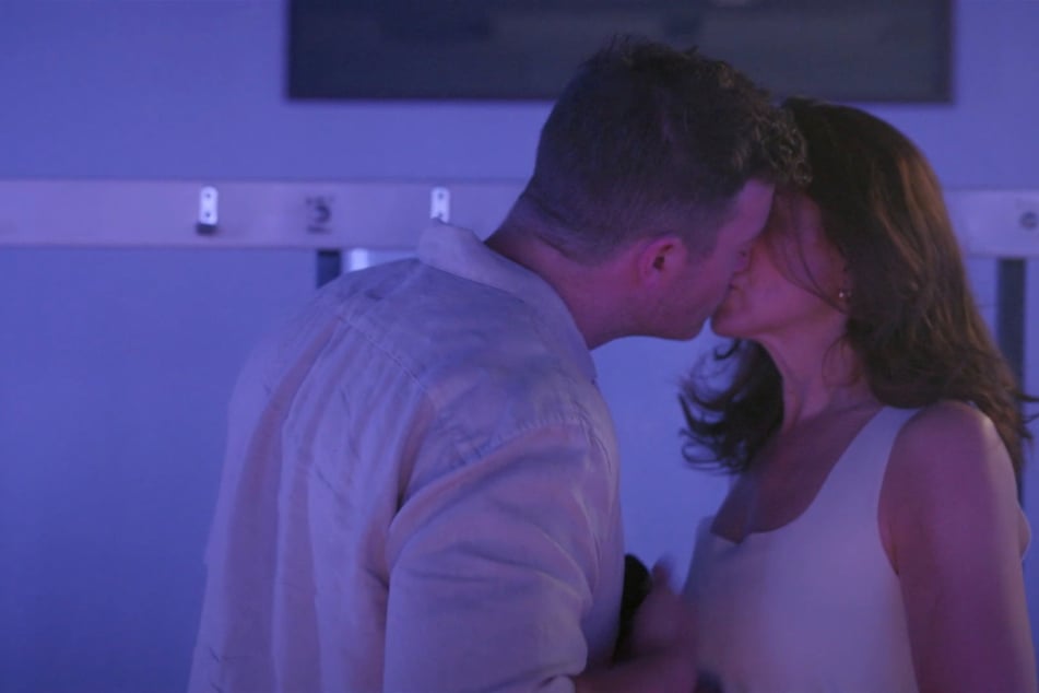 Ben küsst Gabriella.