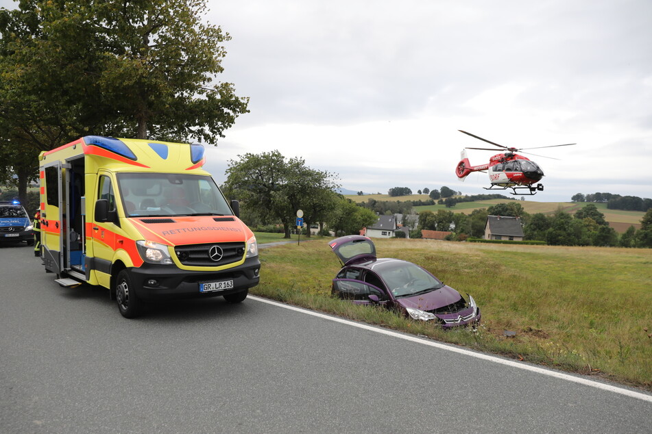 Der Rettungshubschrauber brachte die Frau in eine Klinik.