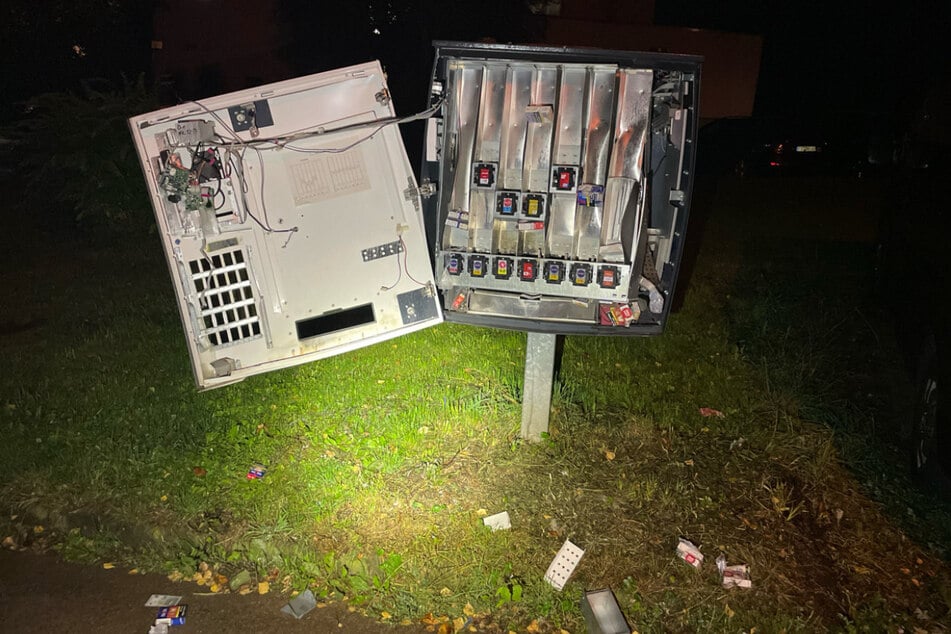 Der Zigarettenautomat wurde zerstört.