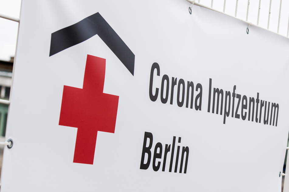 Impf-Theater in Berlin: 2300 Menschen bekommen Absage, die einen großen Haken hat