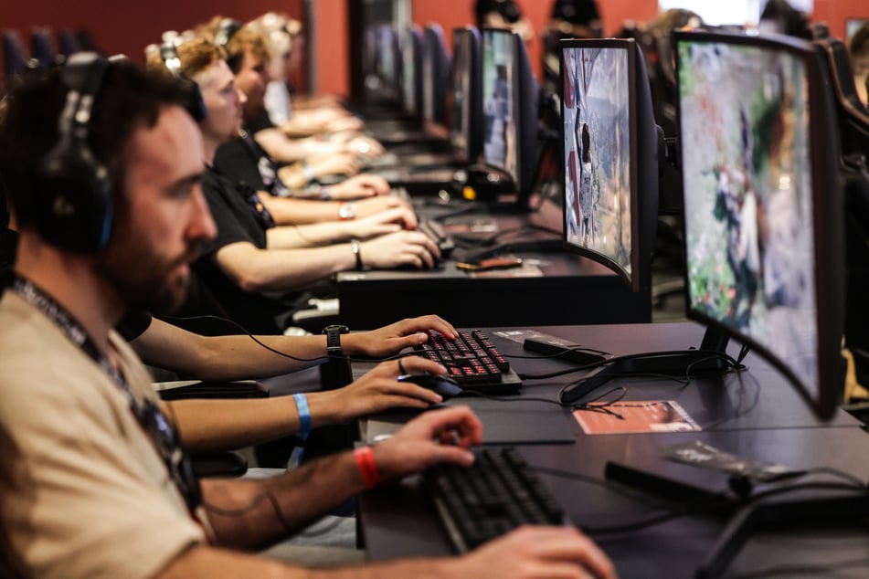 Auch am PC wird in Dresden gezockt, aber vergleichsweise sehr wenig: Im Juni wurden lediglich 0,23 Gaming-Computer sowie 1,73 PC-Spiele pro 10.000 Einwohner gekauft. (Symbolbild)