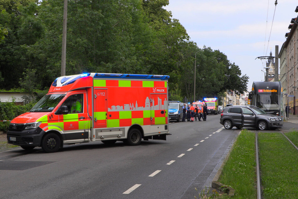 Neben der Polizei waren auch Rettungswagen und die Feuerwehr im Einsatz.