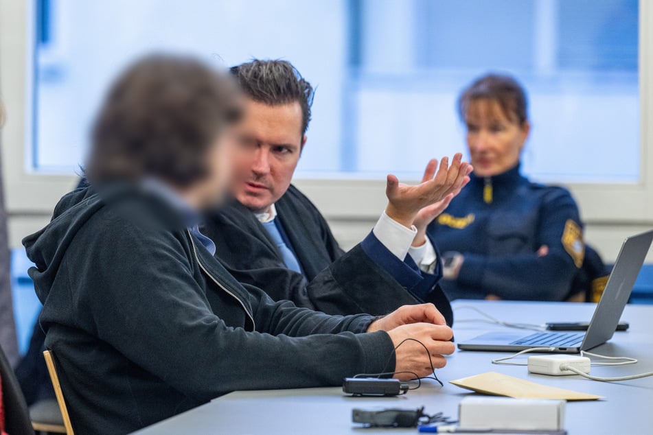 Der Niederländer war wegen fahrlässiger Tötung, siebenfacher fahrlässiger Körperverletzung und bandenmäßigen Drogenhandels angeklagt.