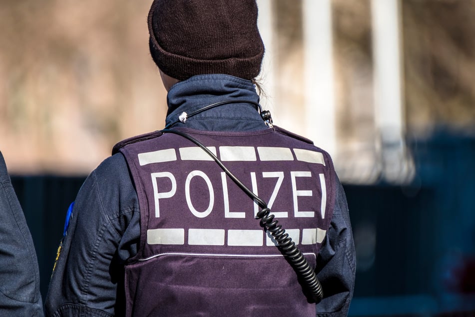 Ein 30-jähriger Mann drang in eine Wohnung in der Dodendorfer Straße in Magdeburg ein und griff den Bewohner mit einem Messer an. Jetzt ist er in U-Haft. (Symbolbild)