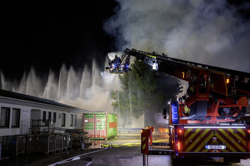 150 Einsatzkräfte waren an den Löscharbeiten beteiligt.