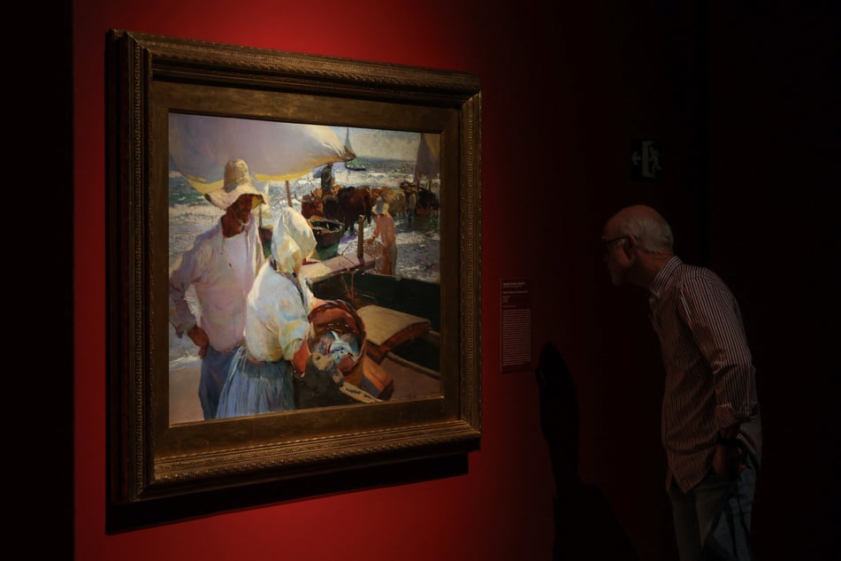 Die Werke des spanischen Malers Joaquin Sorolla finden noch heute großen Anklang. Hier bei einer Ausstellung 2024 in Madrid. Welches Gemälde von ihm gestohlen wurde, ist nicht bekannt. (Archivfoto)