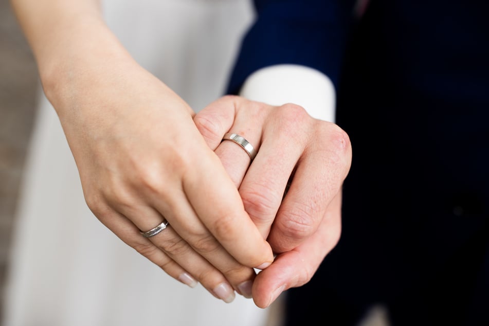 Die Braut wird bei der Planung ihrer Hochzeit ausgeschlossen, lieber übernimmt diese ihr Verlobter mit seiner besten Freundin. (Symbolbild)